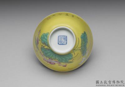 图片[3]-Bowl with lotus in yellow ground of falangcai painted enamels, Qing dynasty, Yongzheng reign (1723-1735)-China Archive